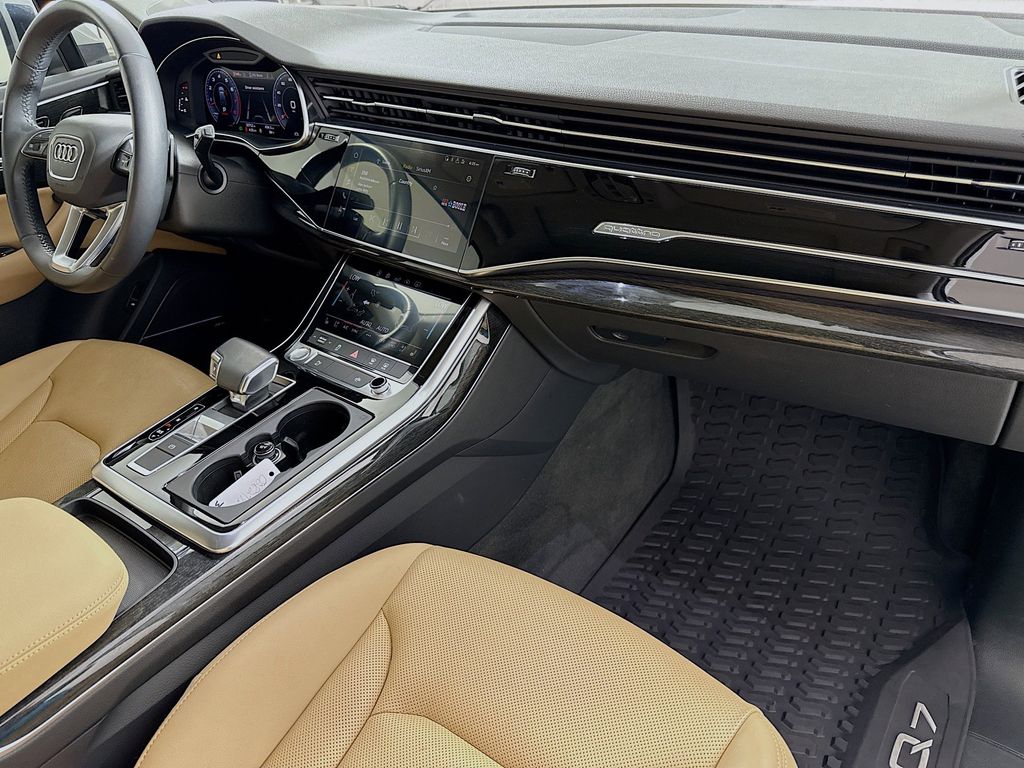 Thumbnail: 2020 Audi Q7 - 29
