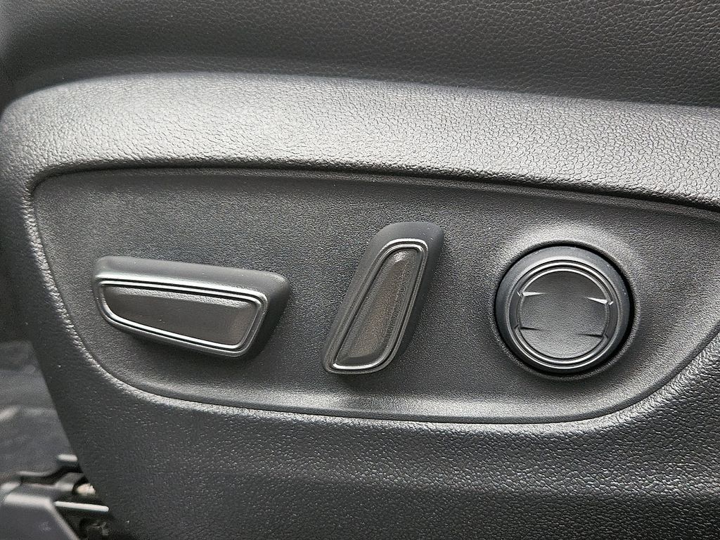 Thumbnail: 2026 Toyota Highlander - 17