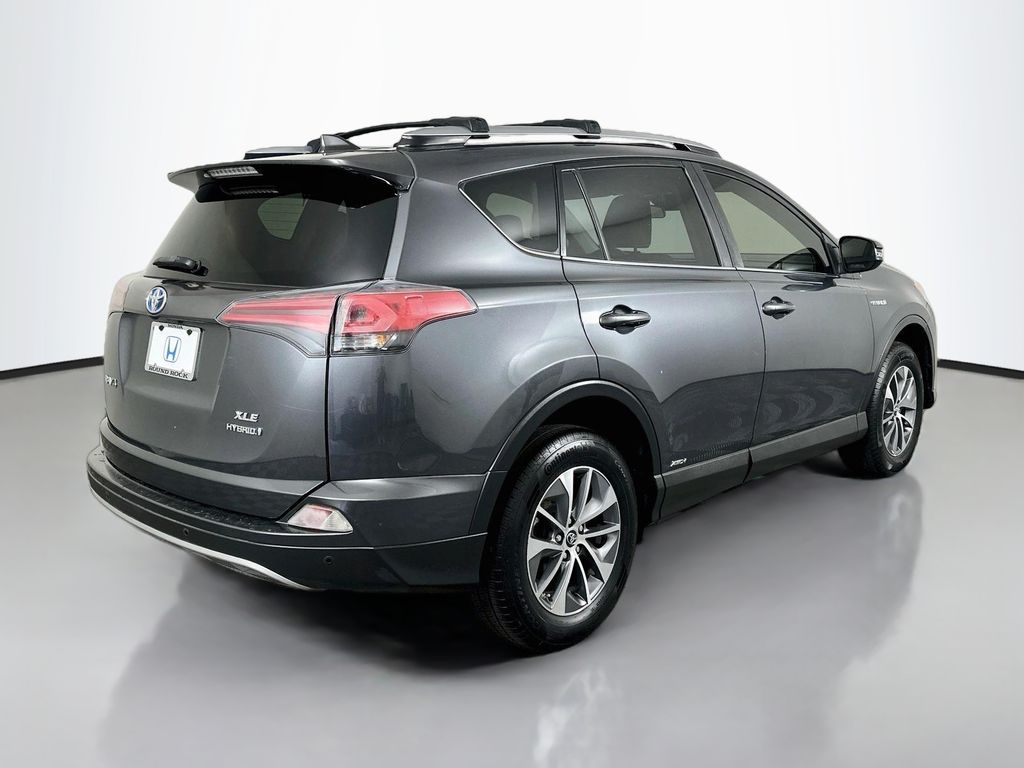 Thumbnail: 2017 Toyota RAV4 - 5