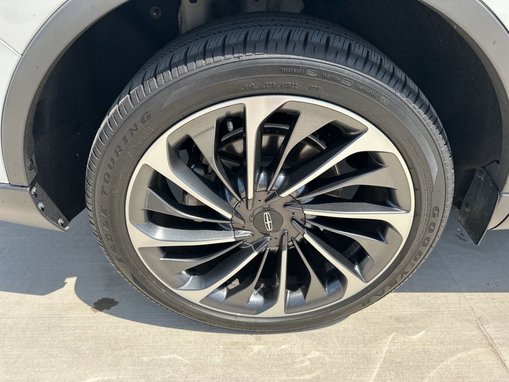 2021 Pristine White Lincoln Aviator Reserve AWD SUV