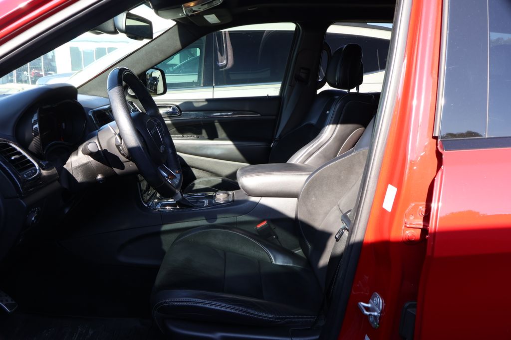 Thumbnail: 2016 Jeep Grand Cherokee - 12