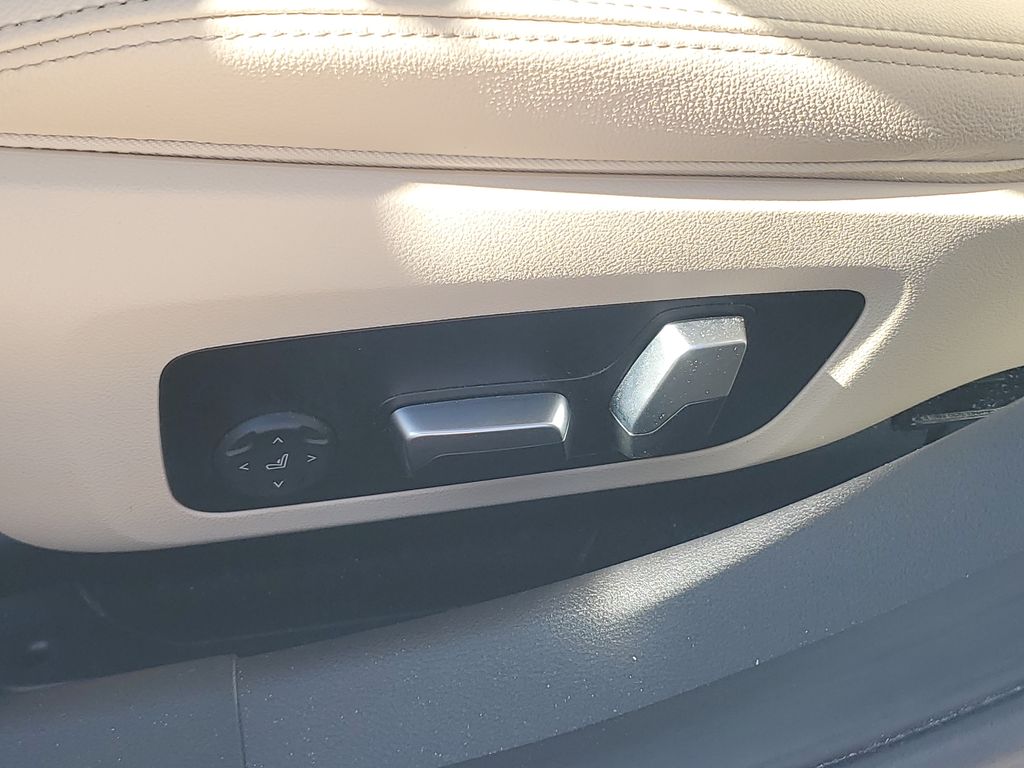 Used 2022 White BMW 330i image 15