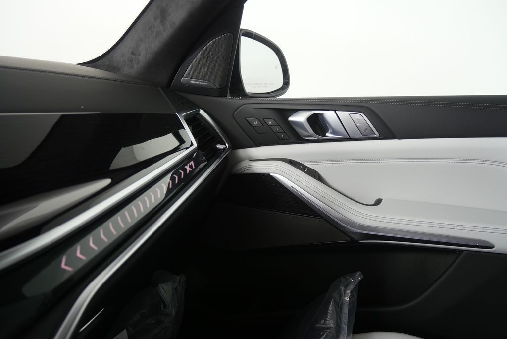 Thumbnail: 2026 BMW X7 - 26