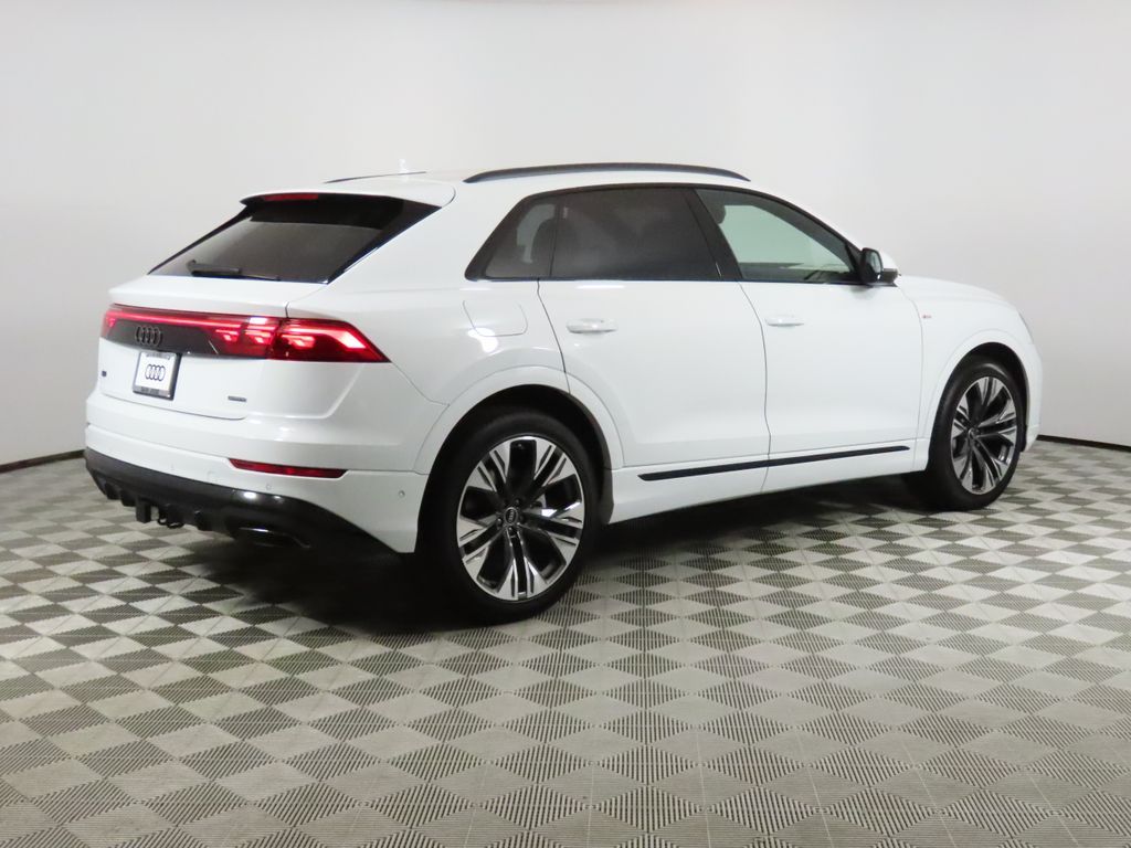 Thumbnail: 2026 Audi Q8 - 5