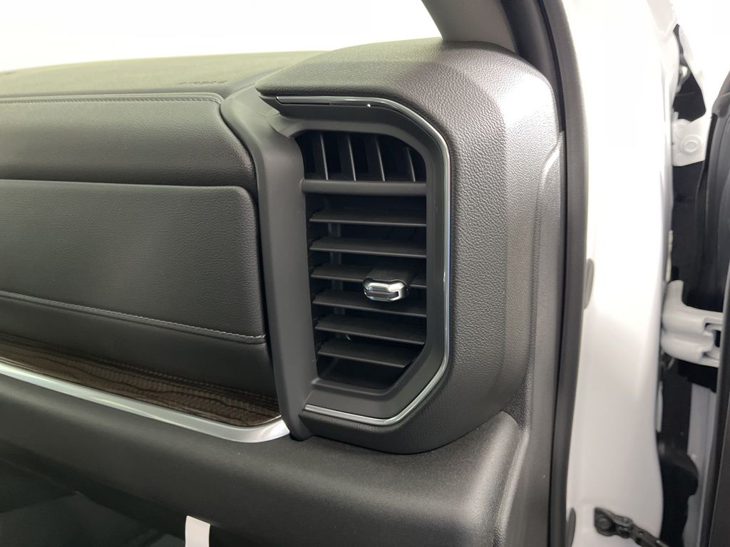 Thumbnail: 2026 Chevrolet Silverado 1500 - 11