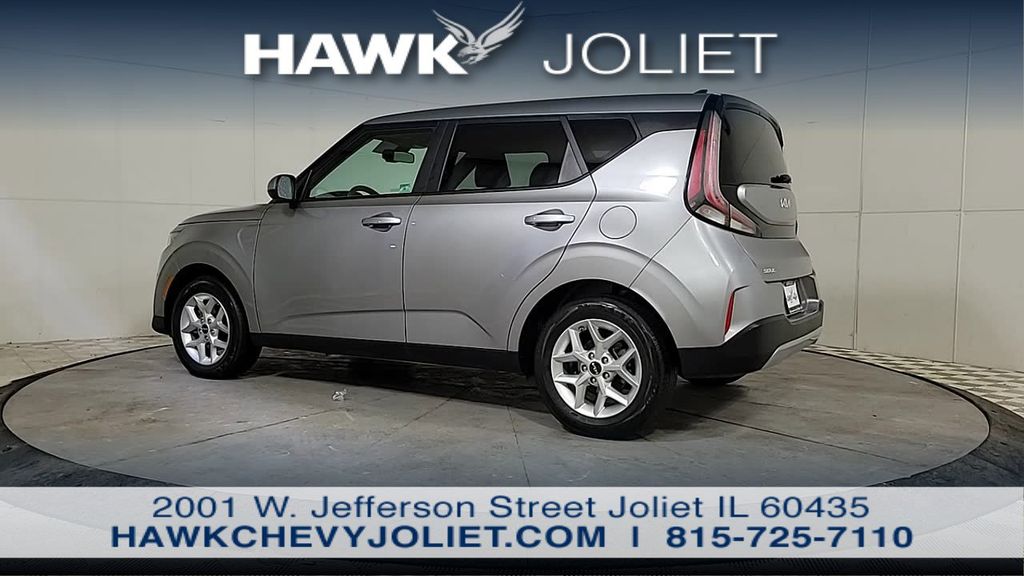 View vehicle photo 6