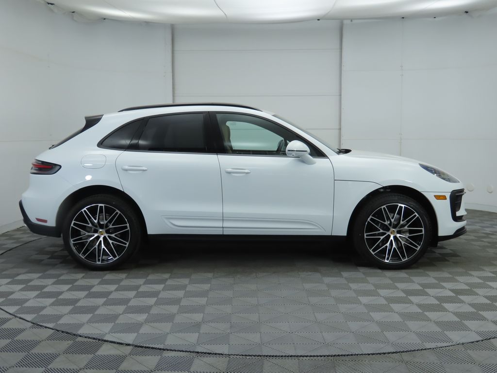 Thumbnail: 2025 Porsche Macan - 8