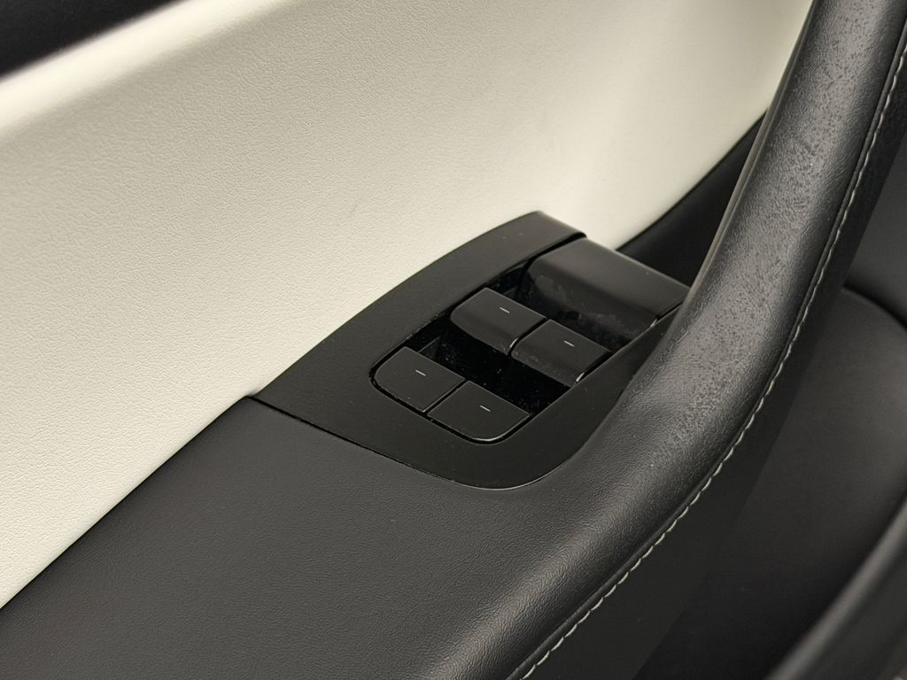 Thumbnail: 2020 Tesla Model 3 - 28