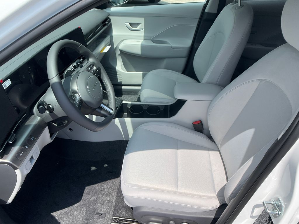 2025 Hyundai Kona SEL photo 8