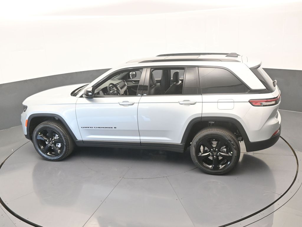 New 2025 Silver Zynith Jeep Limited image 43