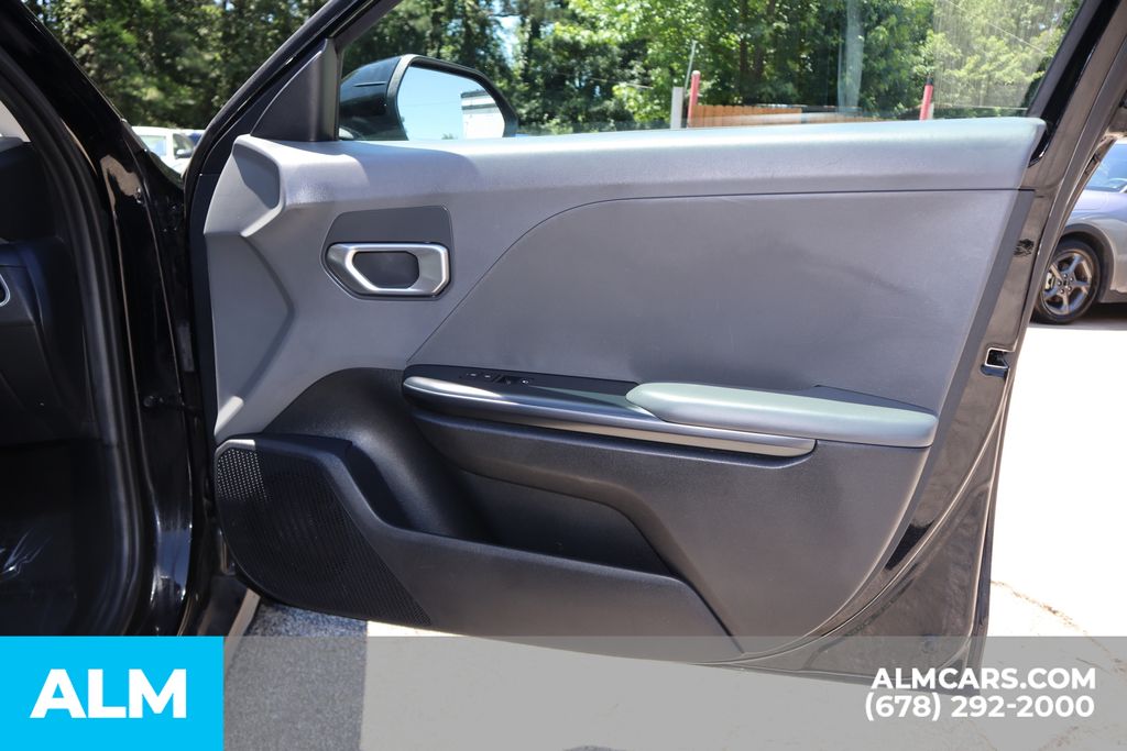 Used 2025 Black Kia LXS image 28