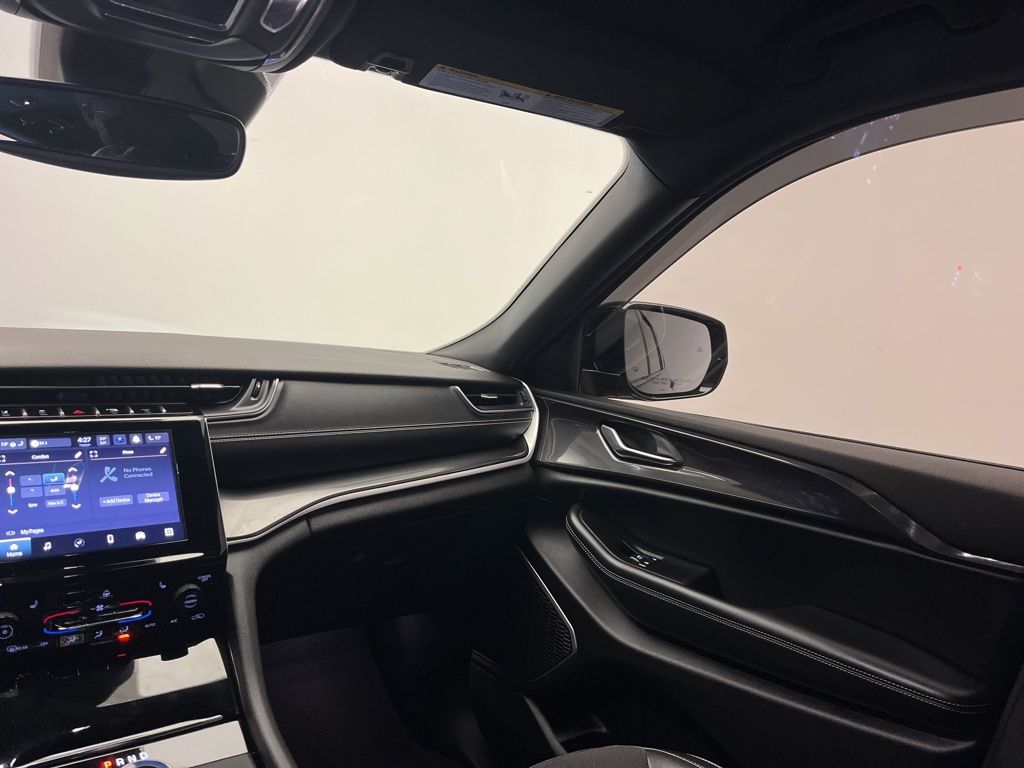 Thumbnail: 2022 Jeep Grand Cherokee - 25