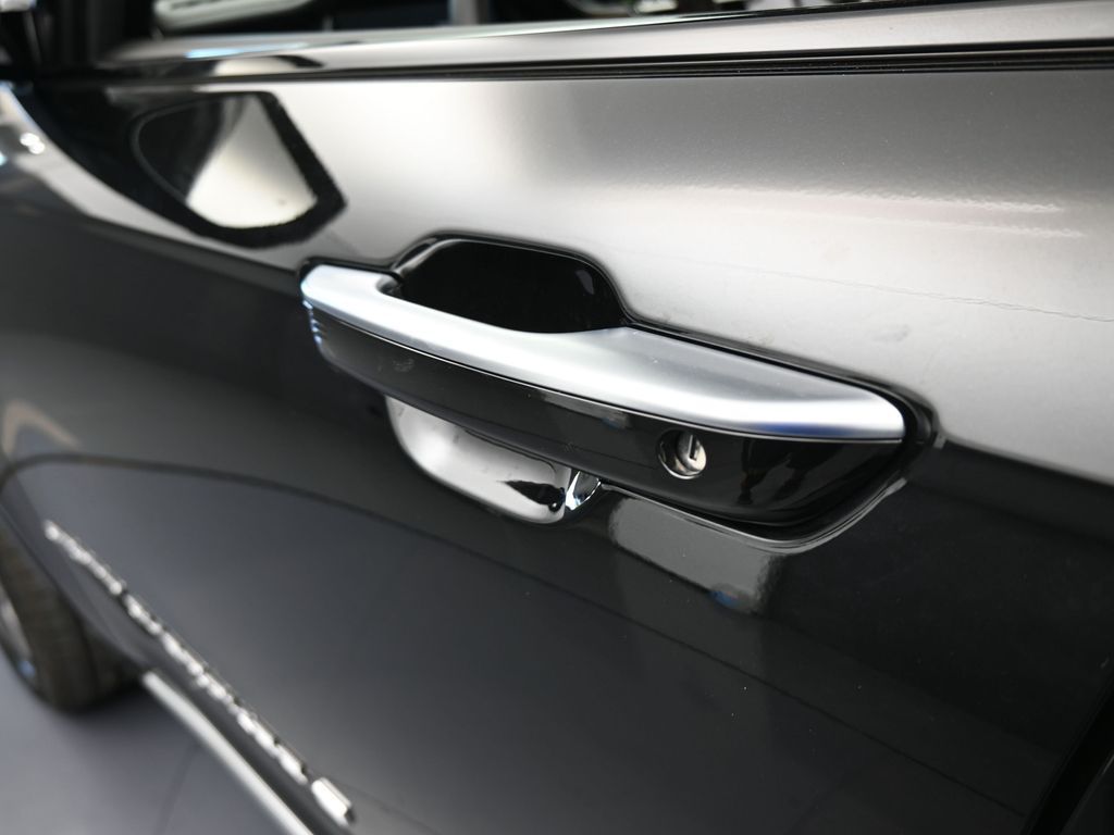 New 2025 Diamond Black Crystal Pearlcoat Jeep Summit image 28