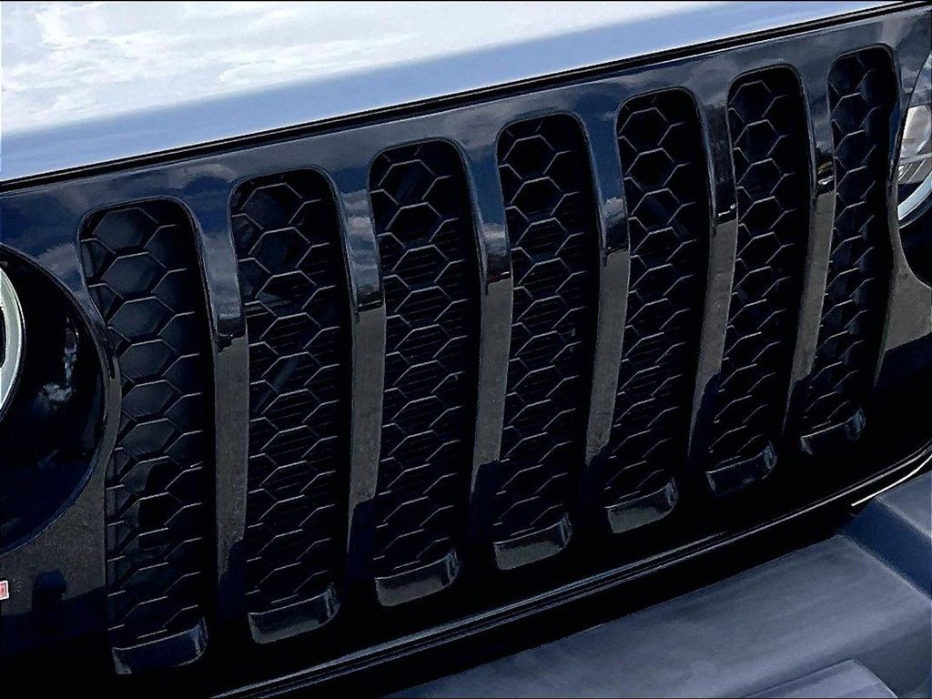 2023 Jeep Wrangler — photo 32