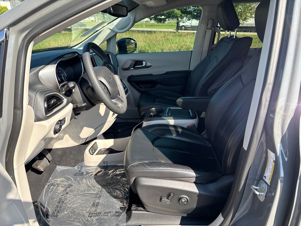 Used 2022 Chrysler Pacifica Van