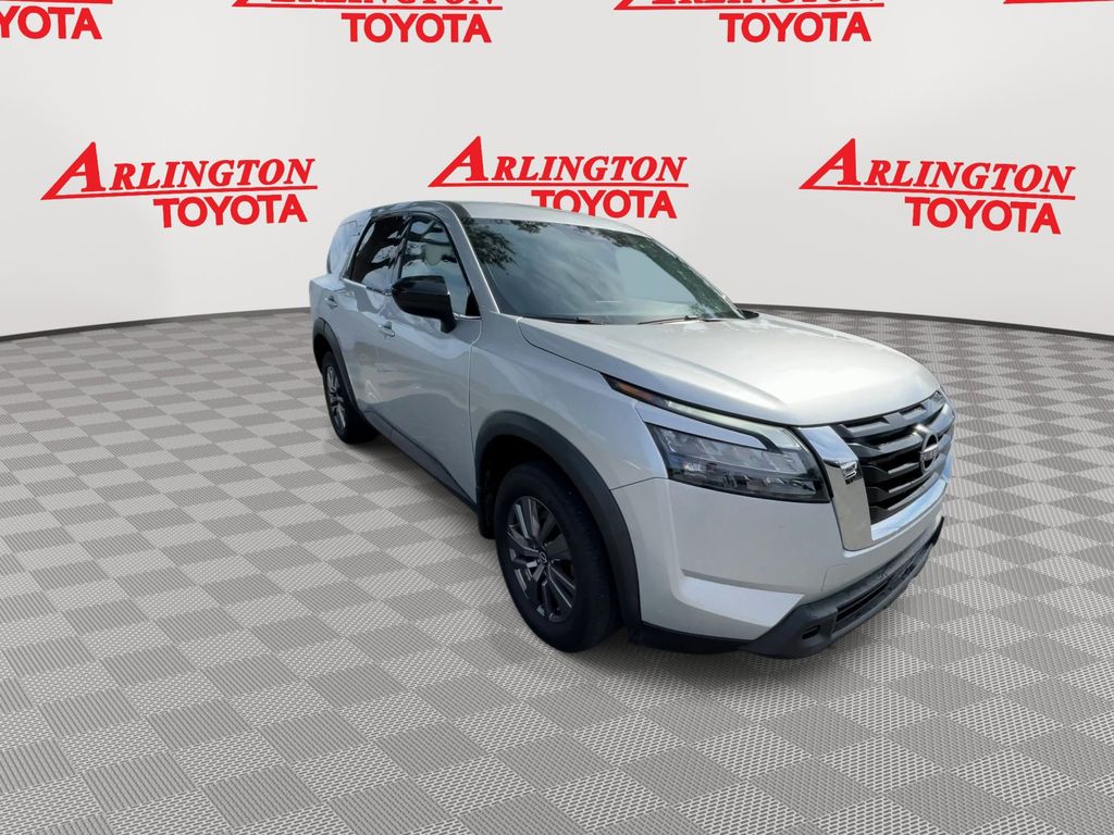 View vehicle photo 2