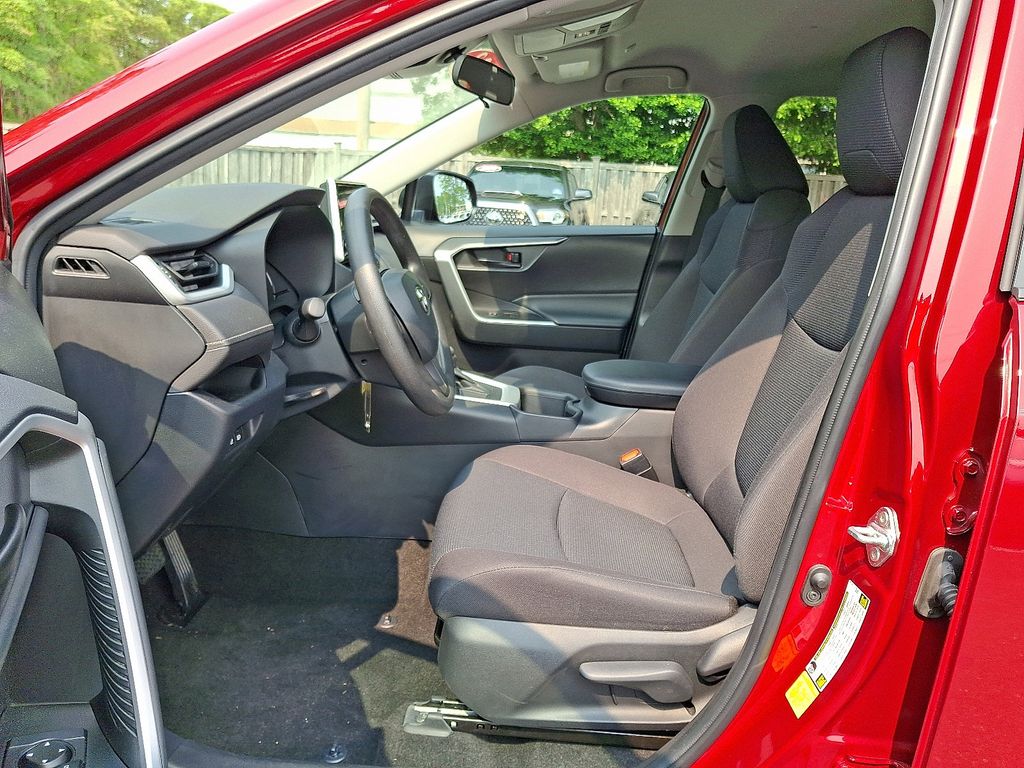 2023 Toyota RAV4 LE 13