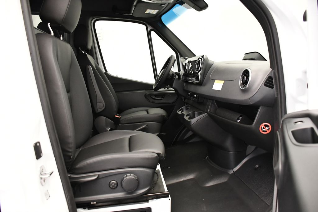Thumbnail: 2025 Mercedes-Benz Sprinter - 30