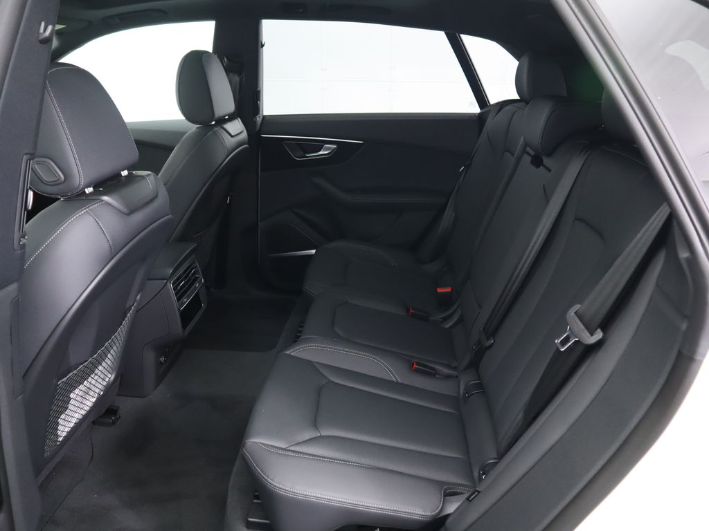 Thumbnail: 2025 Audi Q8 - 23