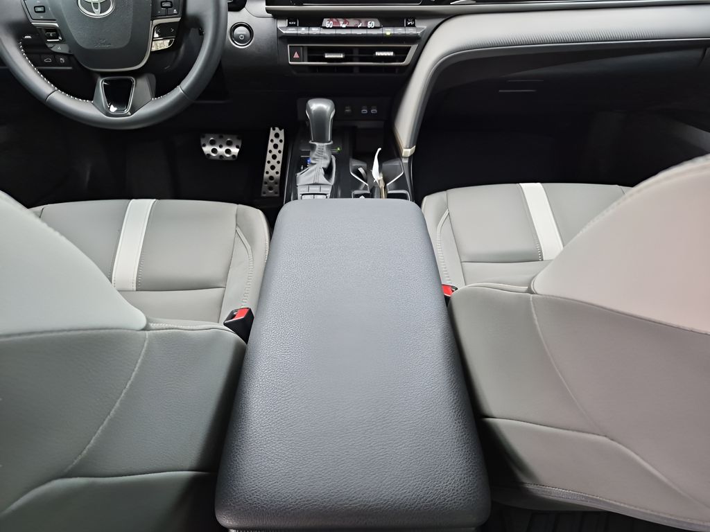 Used 2025  Toyota SE image 22