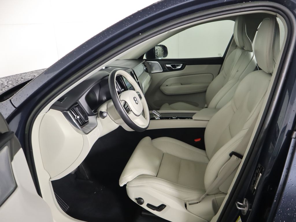 Thumbnail: 2023 Volvo XC60 - 18