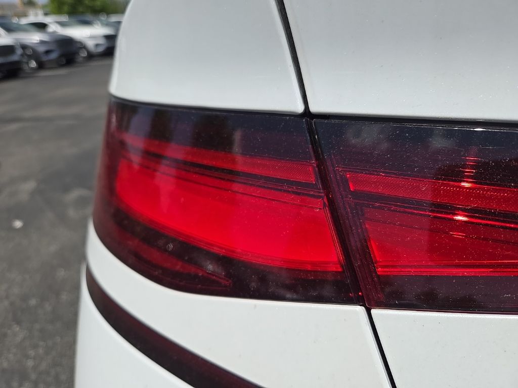 2025 Genesis G90  10