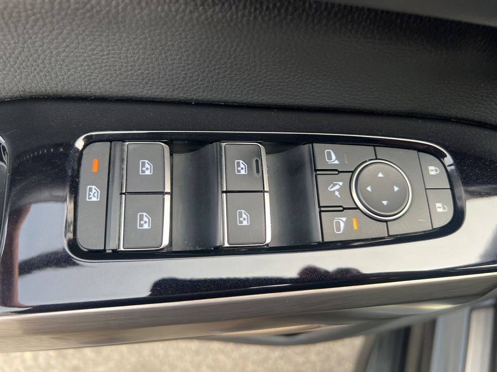2023 Nissan Pathfinder Platinum photo