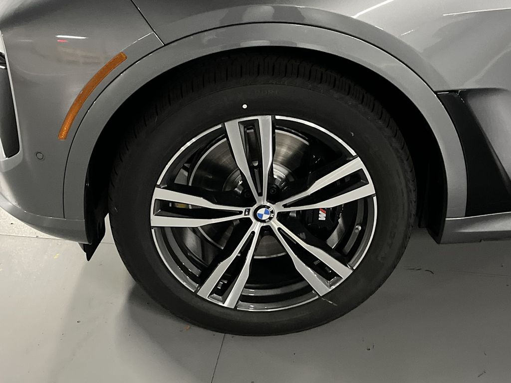 Thumbnail: 2026 BMW X7 - 10