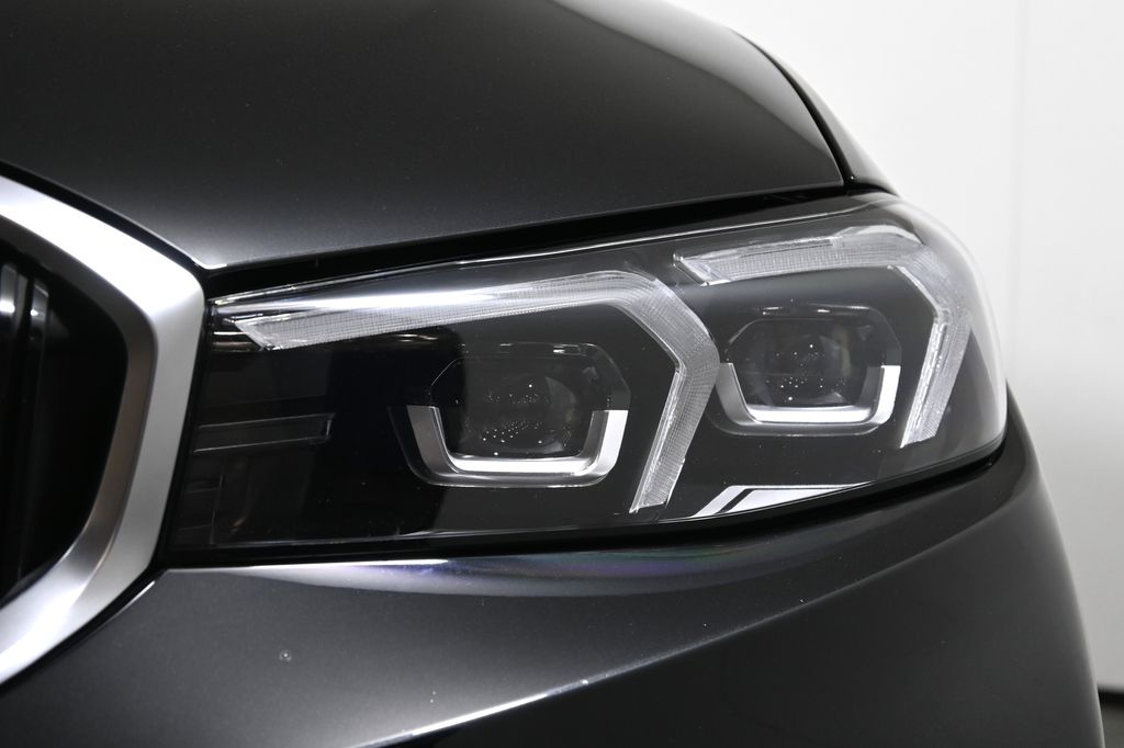 Thumbnail: 2024 BMW 3 Series - 11