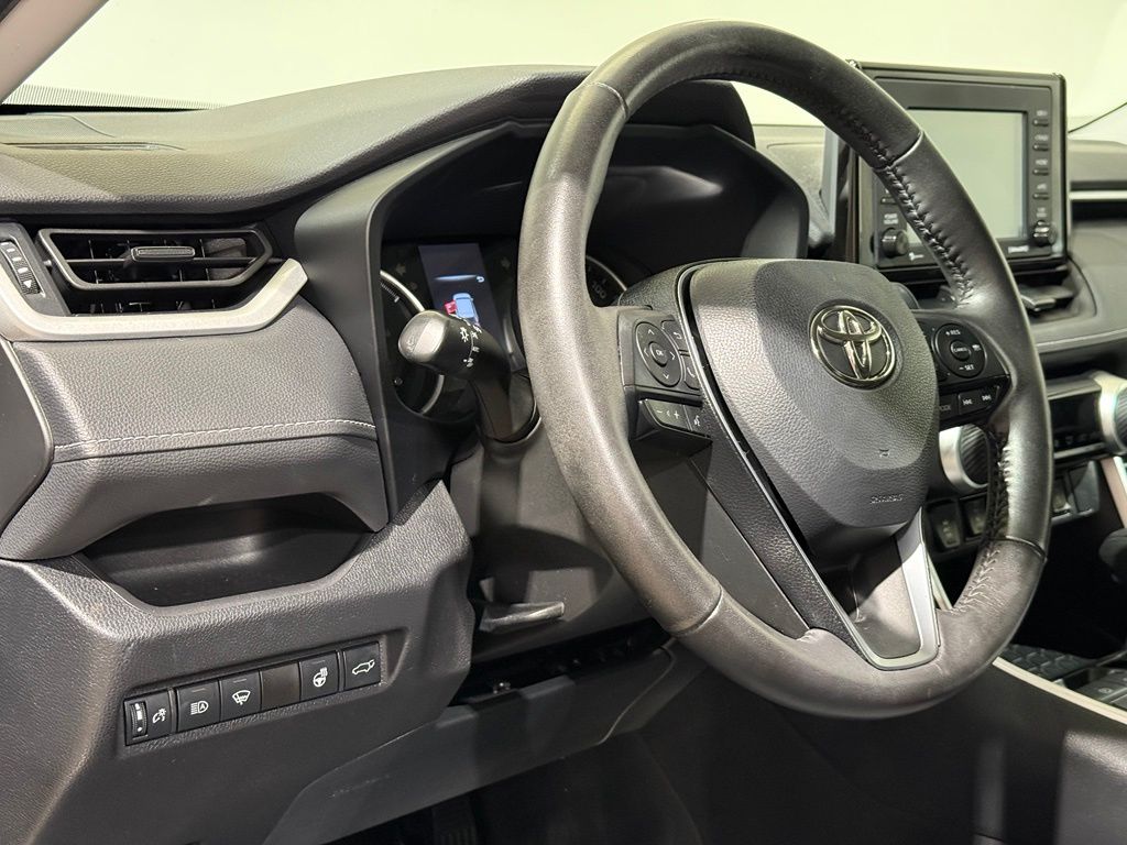 Thumbnail: 2022 Toyota RAV4 - 17