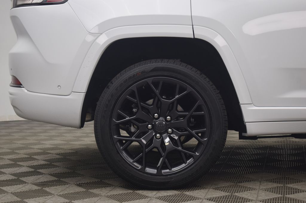 new 2026 Jeep Grand Cherokee car, priced at $61,089