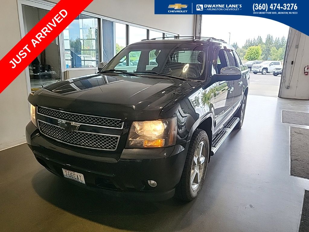 Black 2013 Chevrolet Avalanche Pickup Truck Four-Wheel Drive 6-Speed Automatic