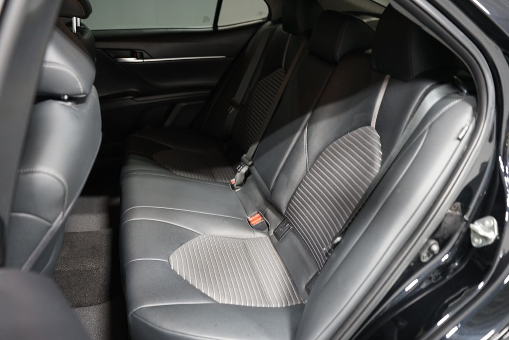 2019 Toyota Camry SE 26