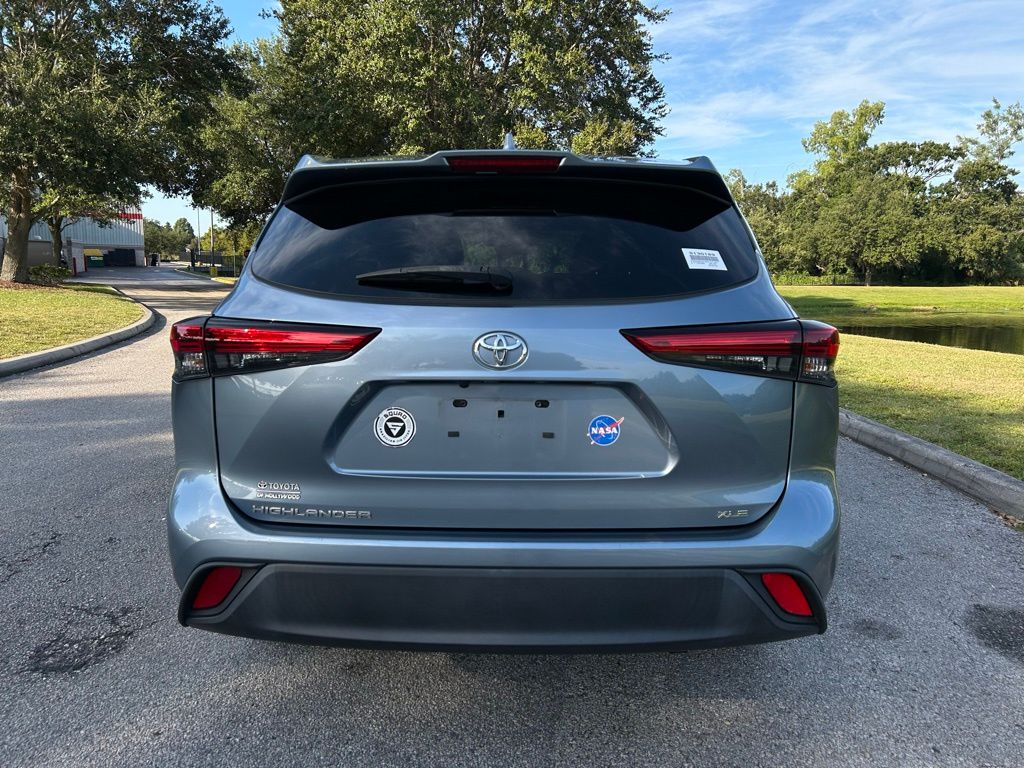 Thumbnail: 2022 Toyota Highlander - 4