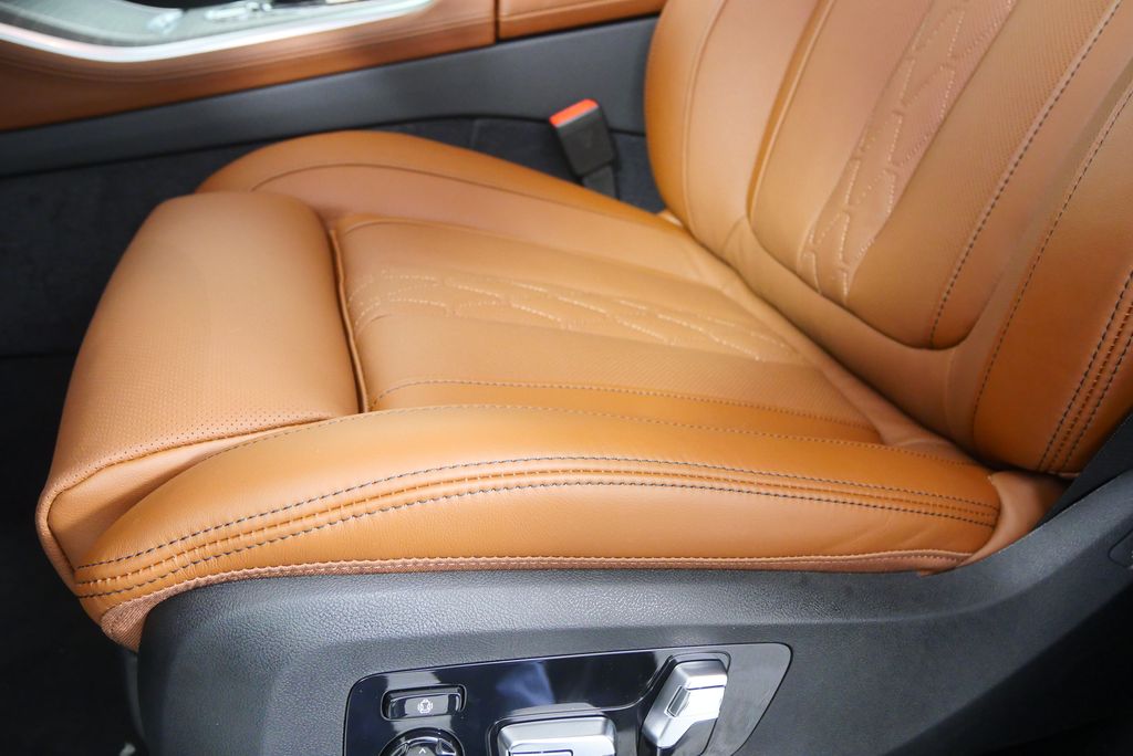 Thumbnail: 2026 BMW X5 - 10