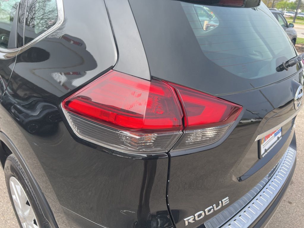 2019 Nissan Rogue S photo