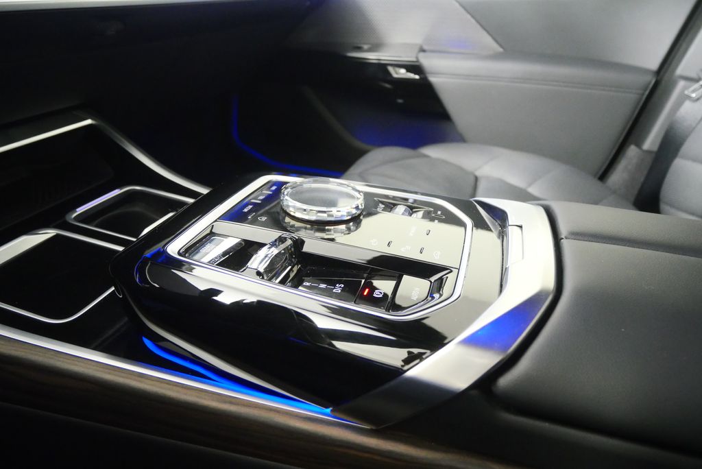 Thumbnail: 2023 BMW 7 Series - 25