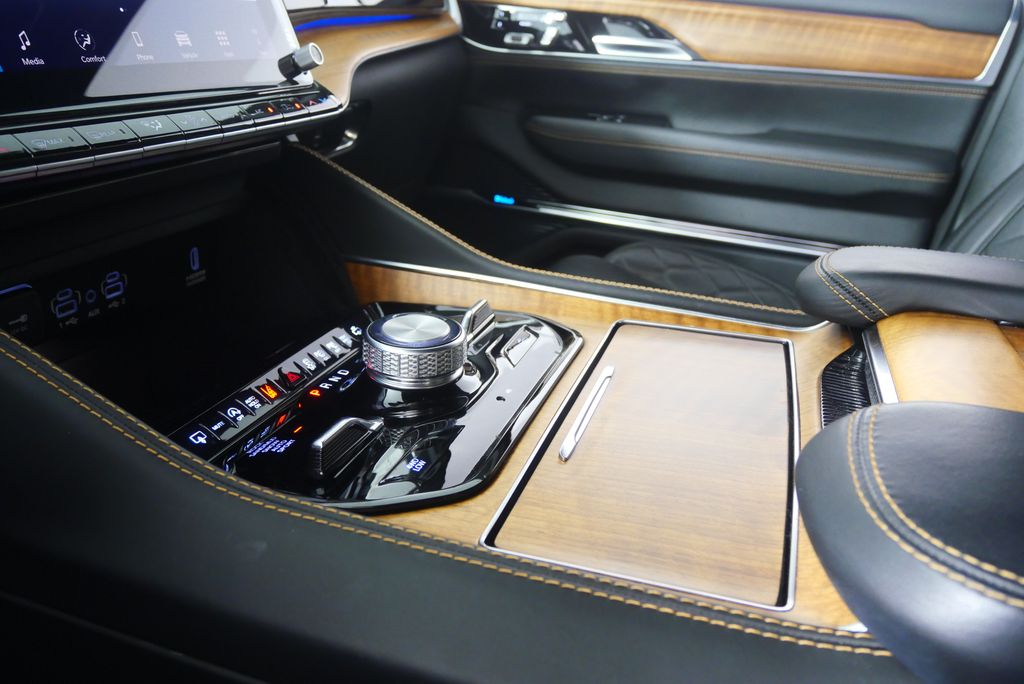 Thumbnail: 2024 Jeep Grand Wagoneer - 26