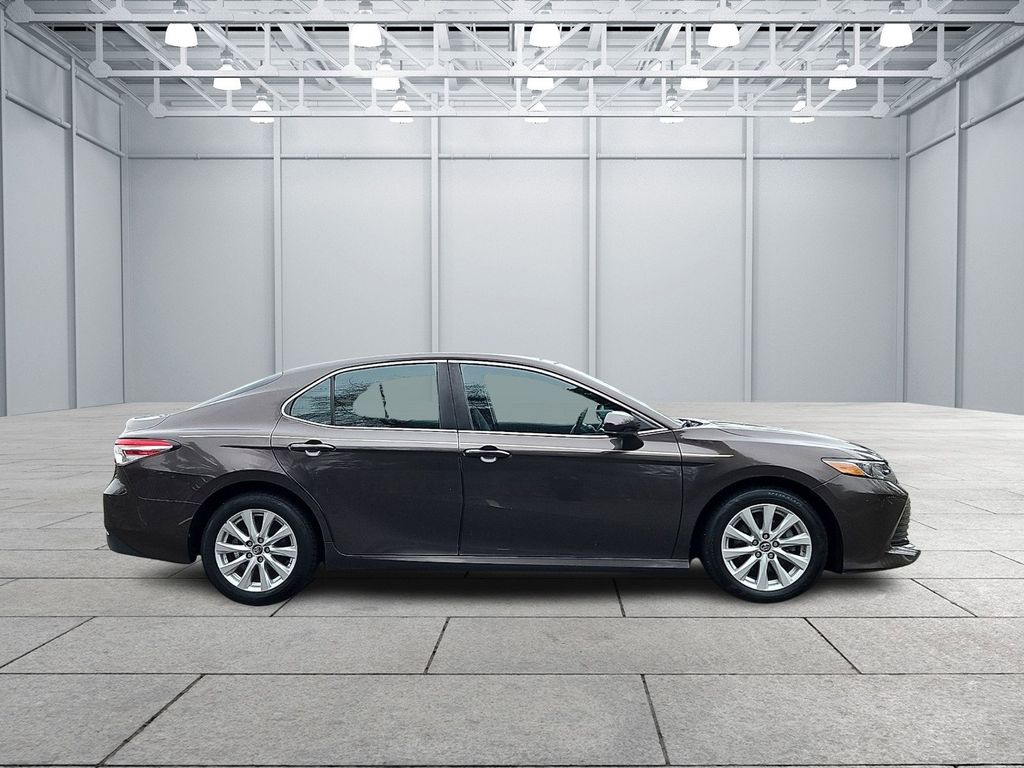 Thumbnail: 2018 Toyota Camry - 4