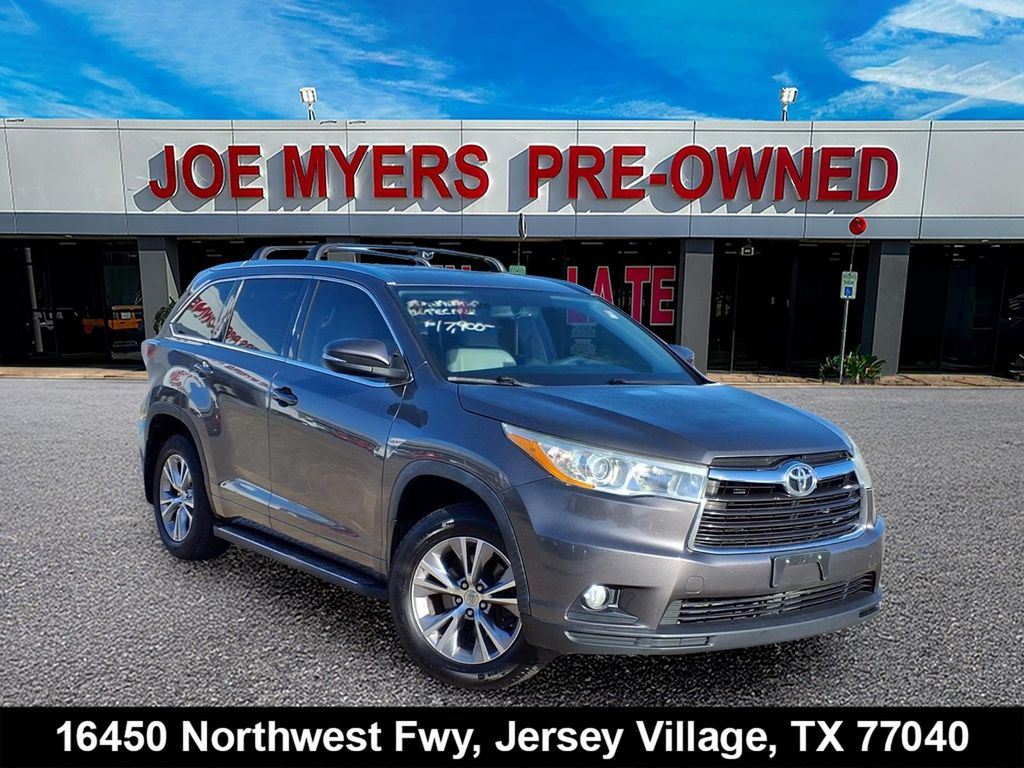 2014 Toyota Highlander XLE V6 Gray at Texan Dodge Chrysler Jeep Ram
