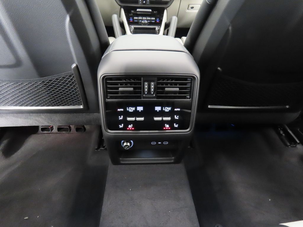 Thumbnail: 2026 Porsche Cayenne - 32