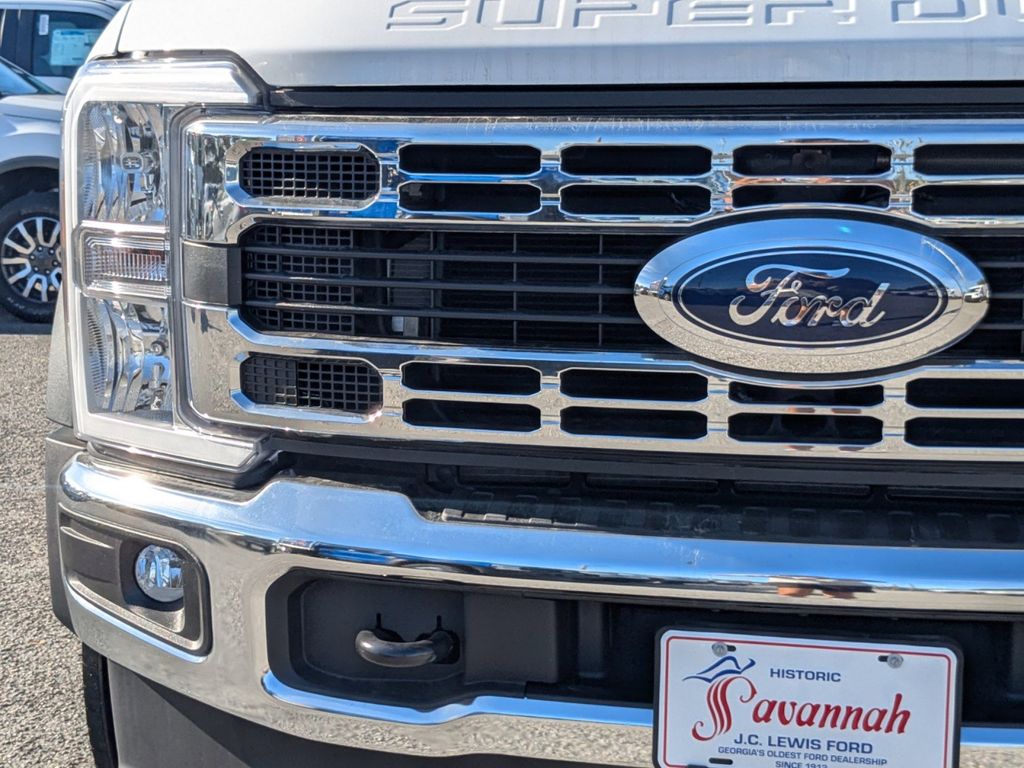 2025 Ford F-600 Chassis XL