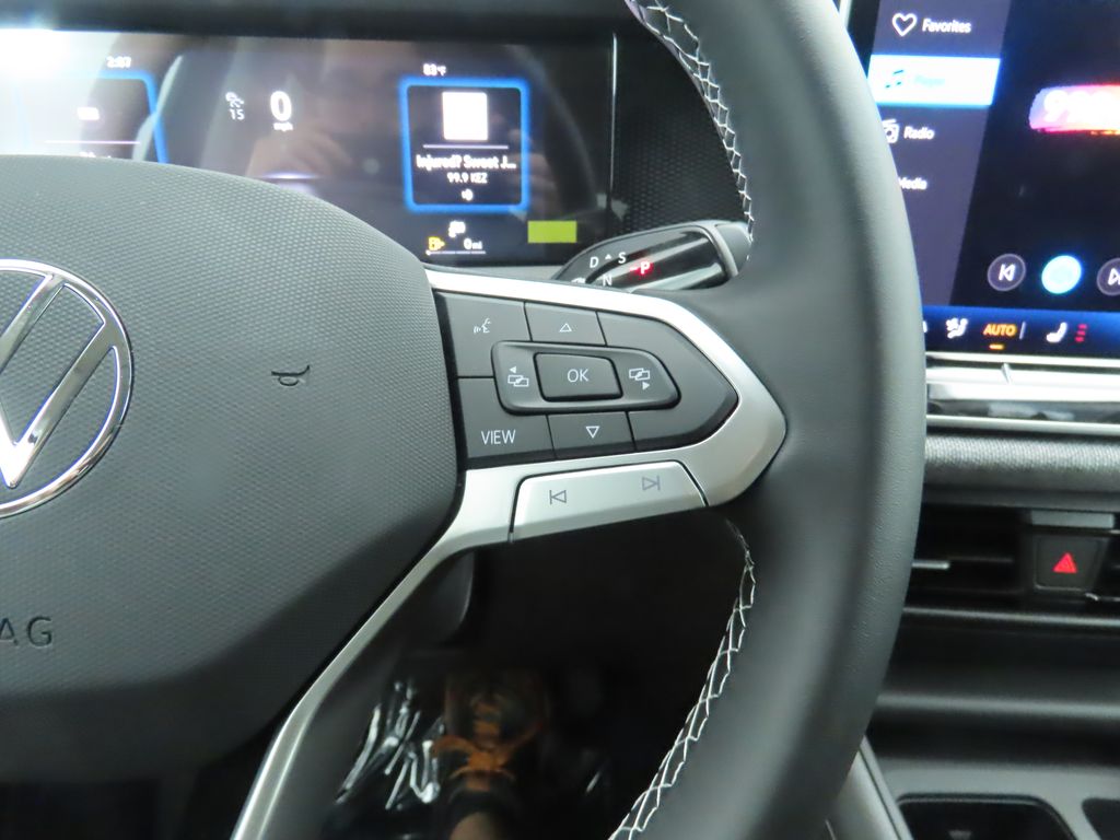 2025 Volkswagen Tiguan 2.0T 13