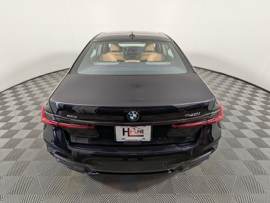 2022 BMW 7-Series 740i xDrive photo