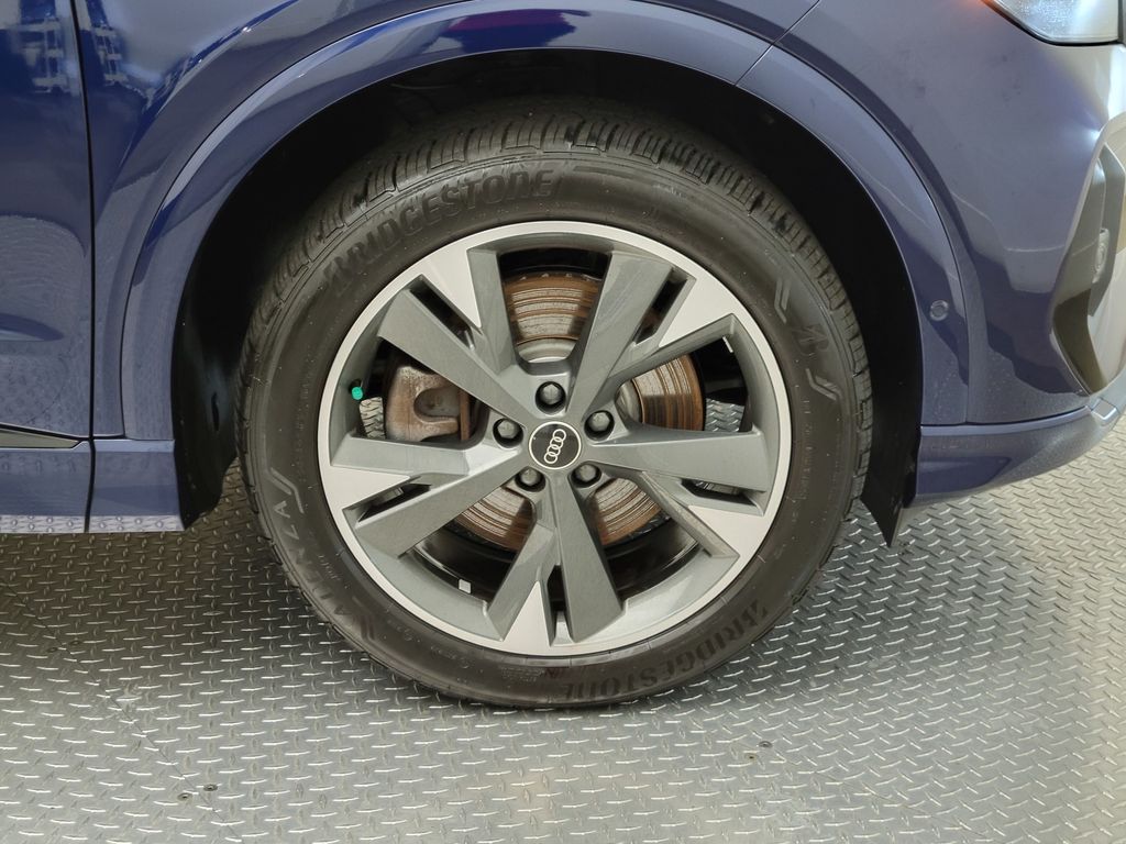 Thumbnail: 2023 Audi Q4 e-tron - 12