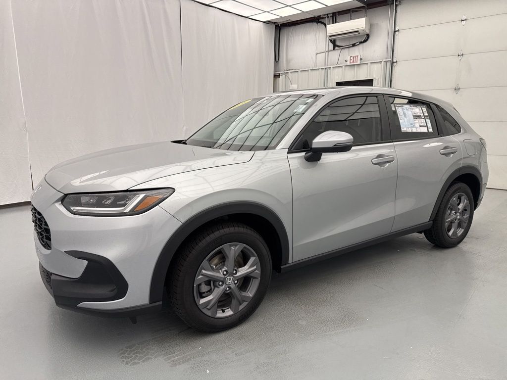 View vehicle photo 3