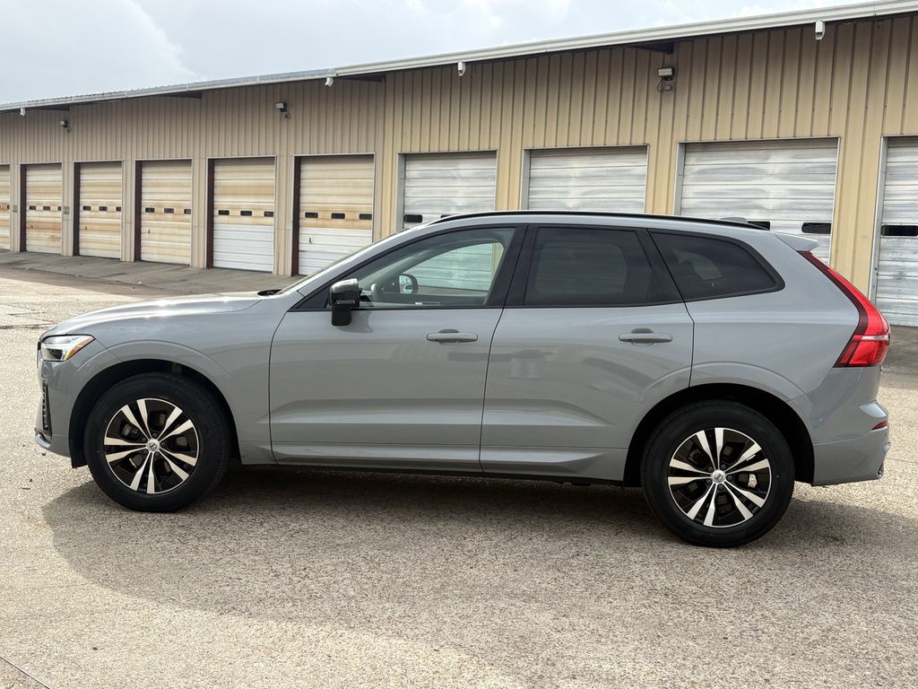 Certified Used 2024 Gray Metallic Volvo B5 Core image 7