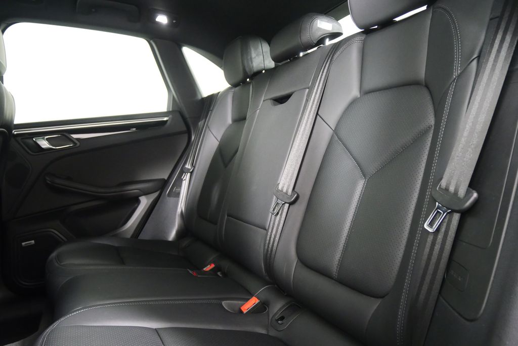 Thumbnail: 2020 Porsche Macan - 16