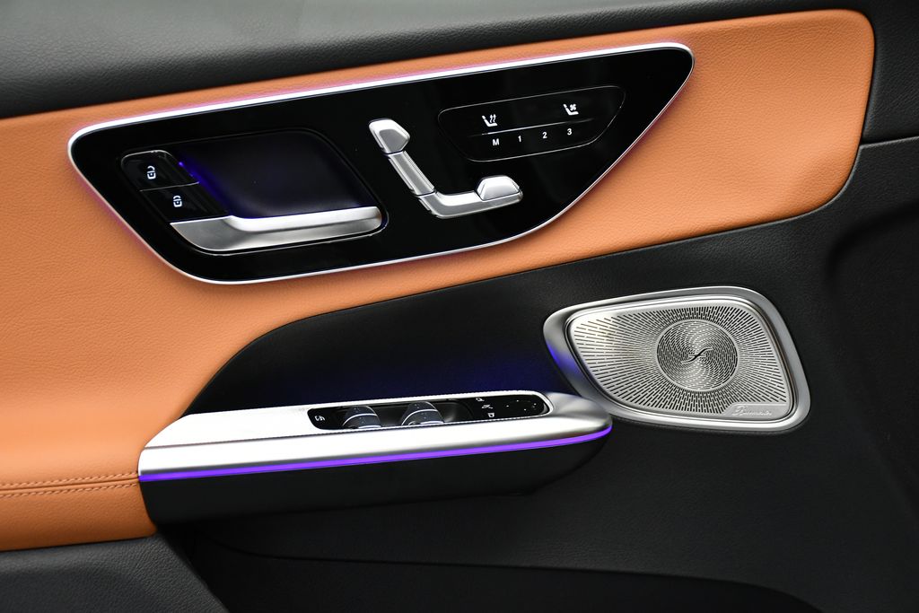 2025 Mercedes-Benz GLC 300 32