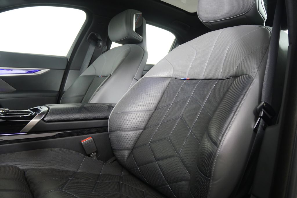 Thumbnail: 2024 BMW 7 Series - 11